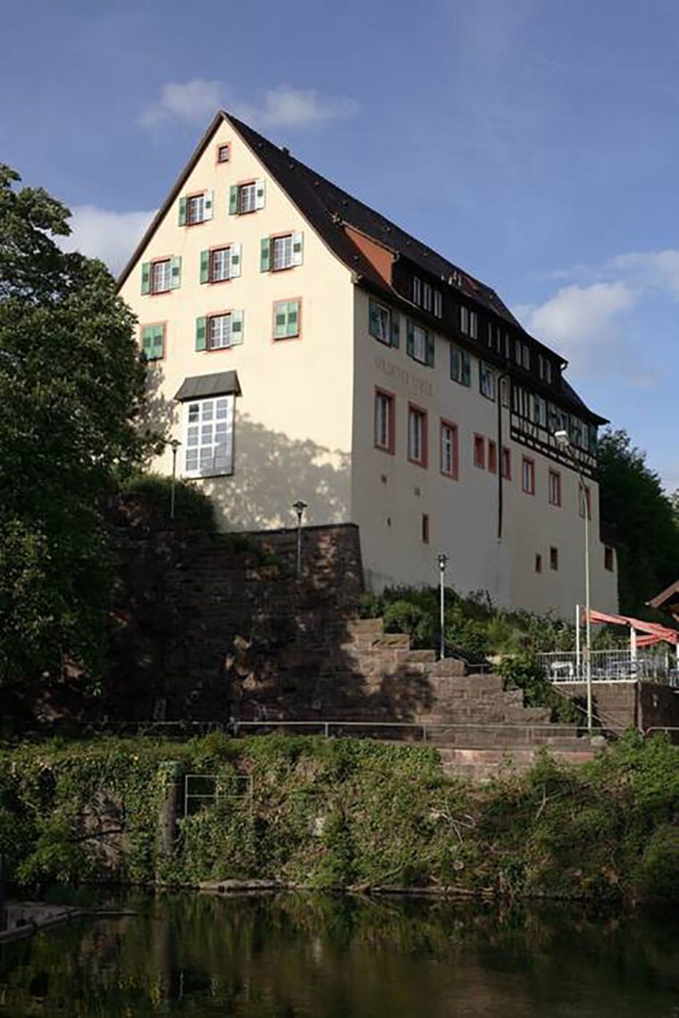 Stadtbau Pforzheim - Bauprojekte Bildergalerie - Felsenstraße 2, 4 Mietwohnungen und 2 Gewerbeeinheiten